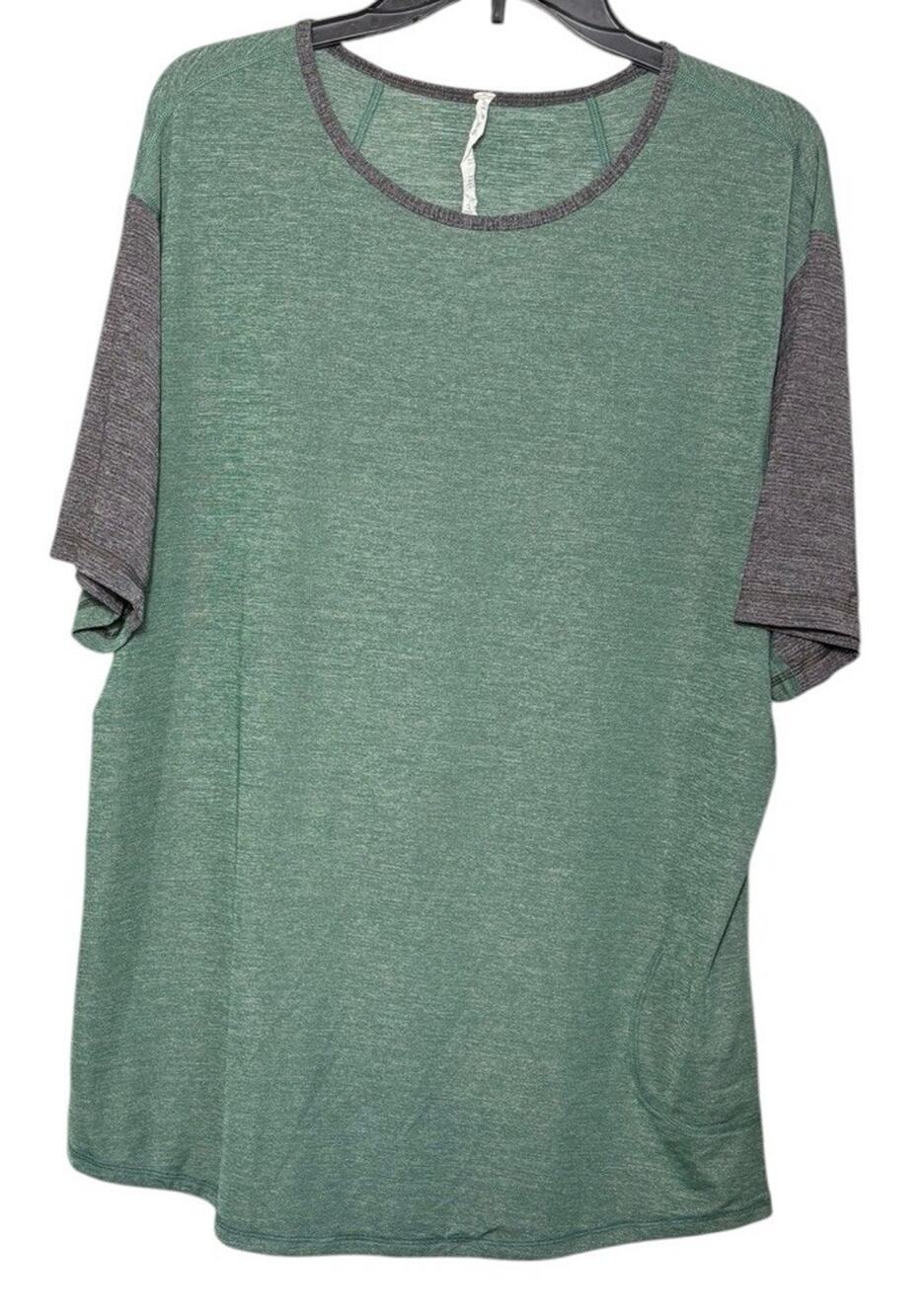 Lululemon‎ Men’s Green Gray Color Block T-Shirt XL Athletic Comfort Breathable